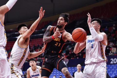 最终罗马主场3-1击败乌迪内斯，升至积分榜第五位，距离前四仅有3分差距。